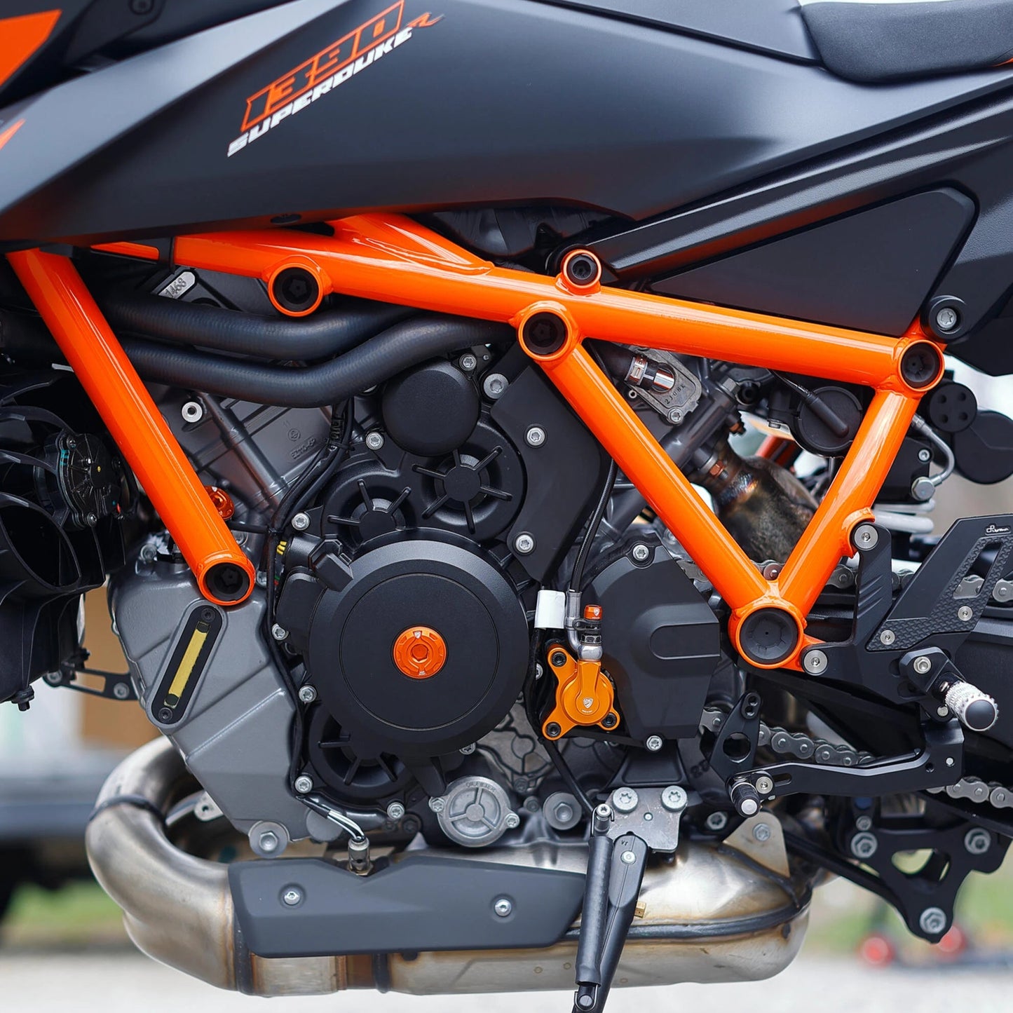 Bouchon d'Inspection de Distribution CNC RACING | KTM 1390 SUPERDUKE R / EVO