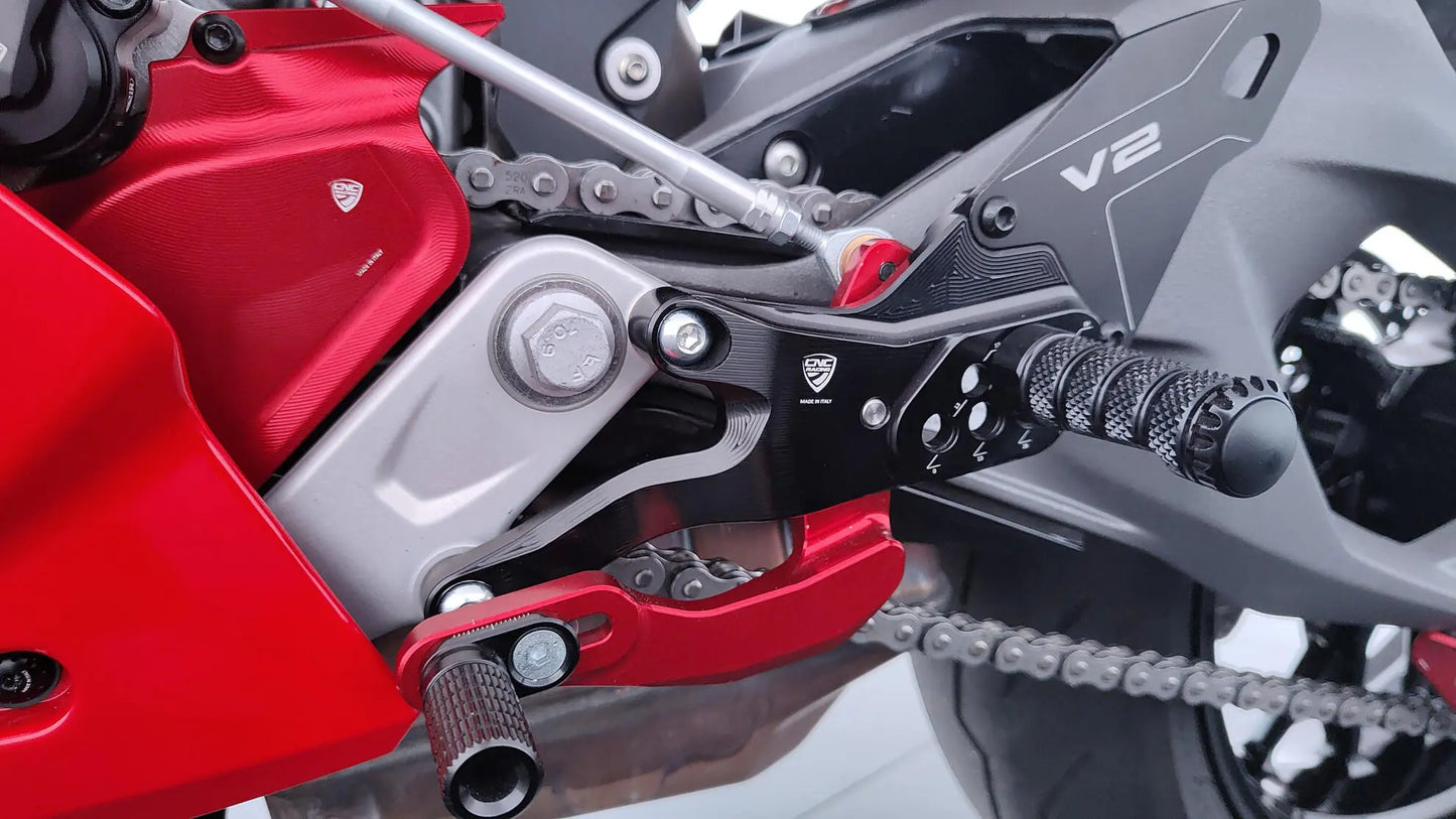 Commandes Reculées CNC RACING | DUCATI PANIGALE V2 / S (2025+)