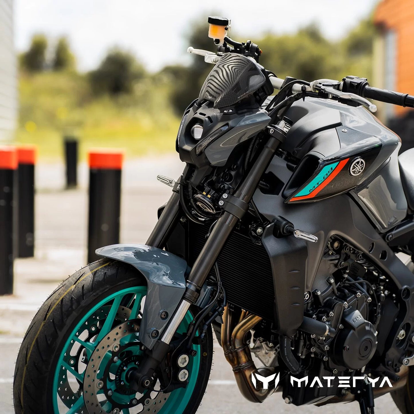 MATERYA Glossy Carbon Windshield | YAMAHA MT09 (2021-2023)