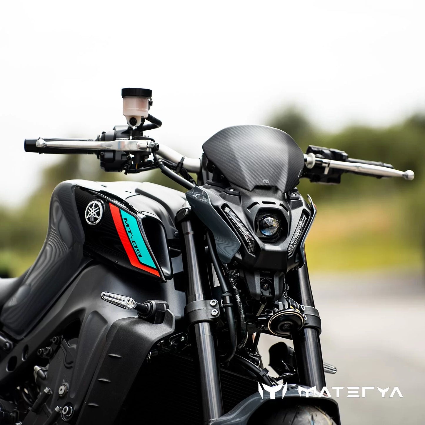 MATERYA Matte Carbon Windshield | YAMAHA MT09 (2021-2023)