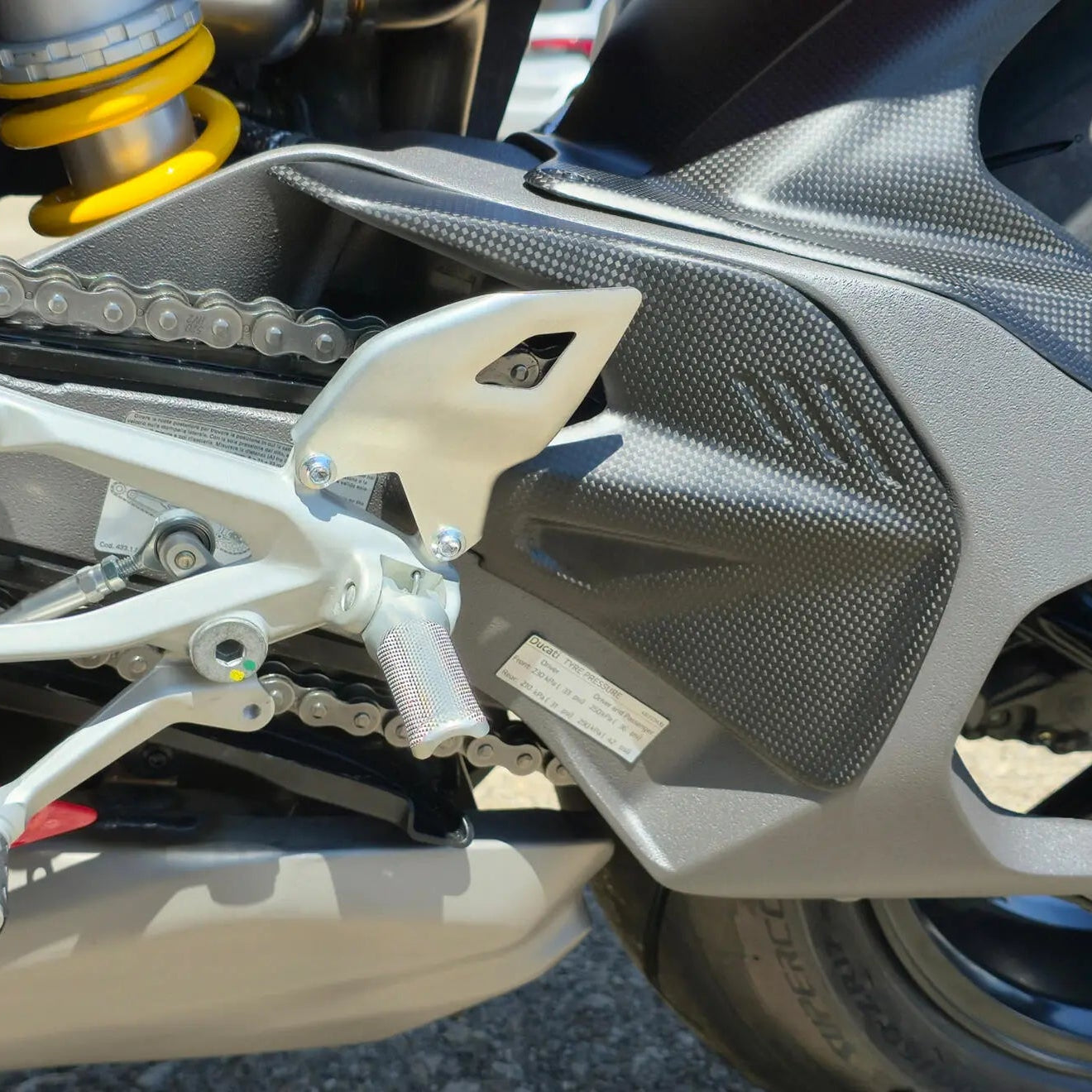 Protection de Bras Oscillant en Carbone CNC RACING | DUCATI STREETFIGHTER V4 / S (2025+)