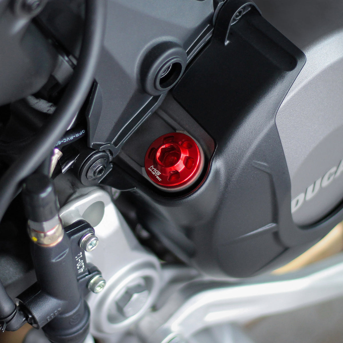 Bouchon de remplissage d'huile MG BIKETEC monté sur Ducati