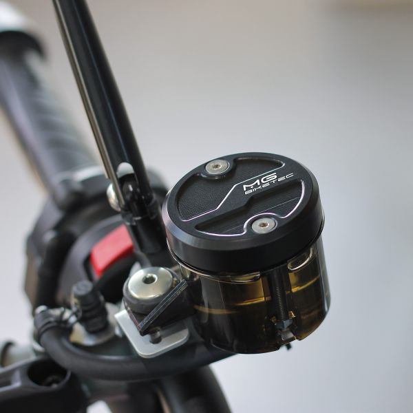 Couvercle de réservoir de frein avant MG BIKETEC noir monté