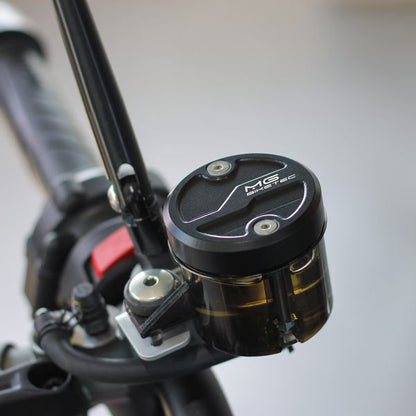 Couvercle de réservoir de frein avant MG BIKETEC noir monté