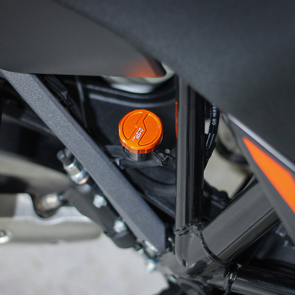 Couvercle de réservoir MG BIKETEC orange monté