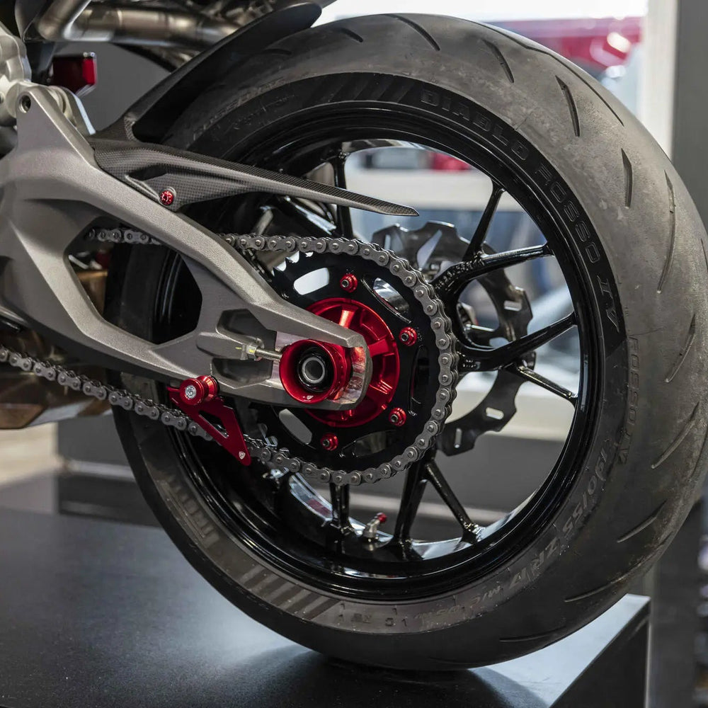 Protection de Chaine CNC RACING | DUCATI STREETFIGHTER V2 / S (2025+) – vue 3