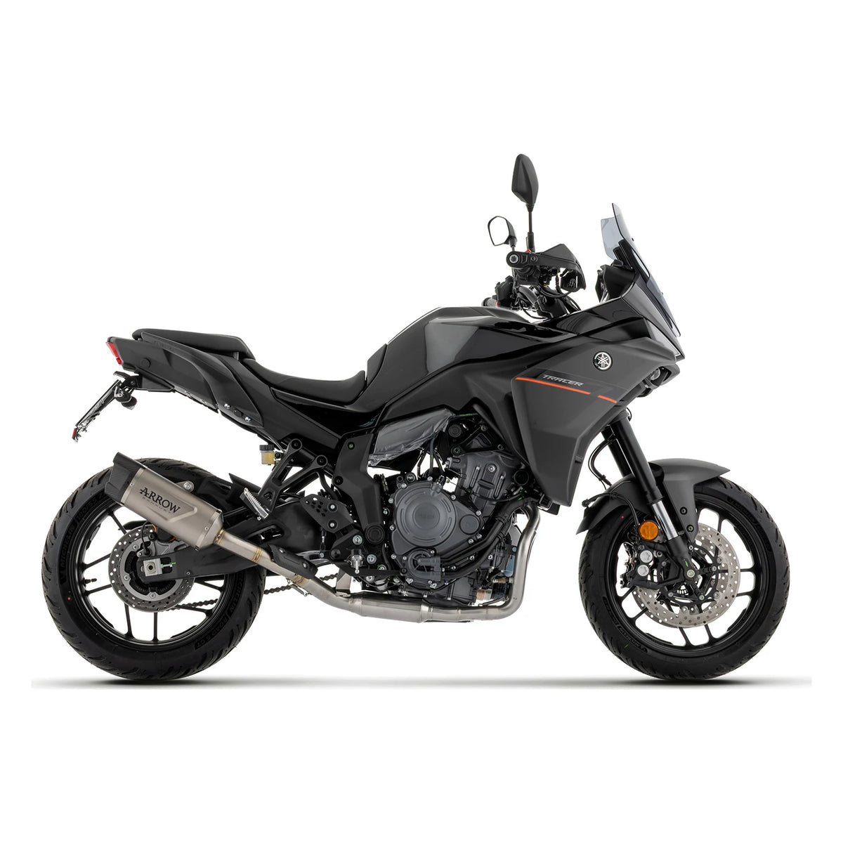 Vue de profil de la YAMAHA TRACER 7 / GT équipée de la ligne ARROW
