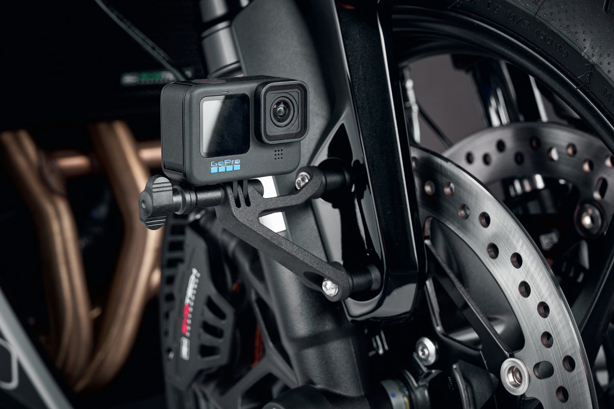 Support de caméra embarquée EVOTECH monté sur une moto
