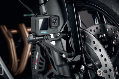 Support de caméra embarquée EVOTECH monté sur une moto
