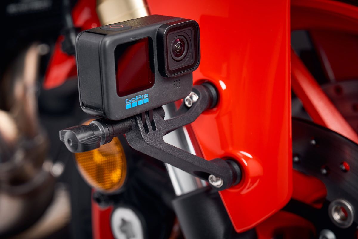 Support caméra d'action EVOTECH PERFORMANCE monté - vue 2 - YAMAHA R7 (2026+)