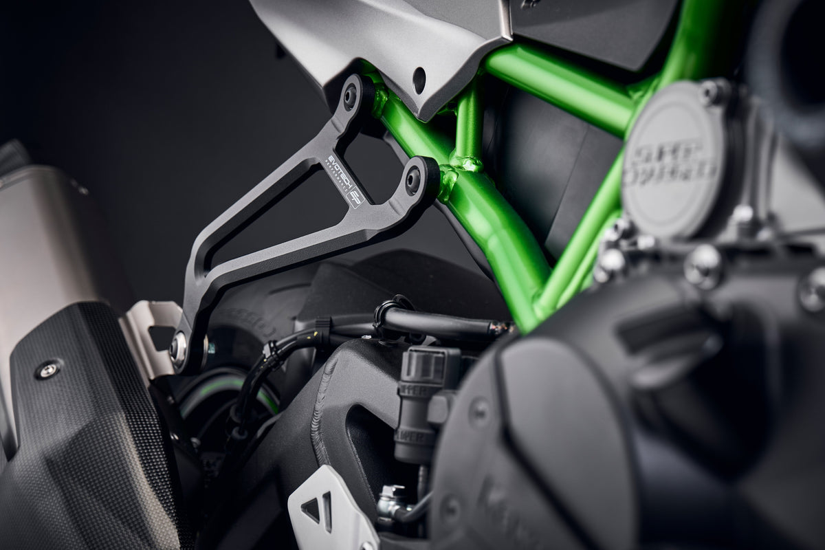 Support d'échappement EVOTECH monté sur KAWASAKI ZH2 - vue 1