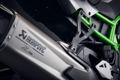 Support d'échappement EVOTECH monté sur KAWASAKI ZH2 - vue 3