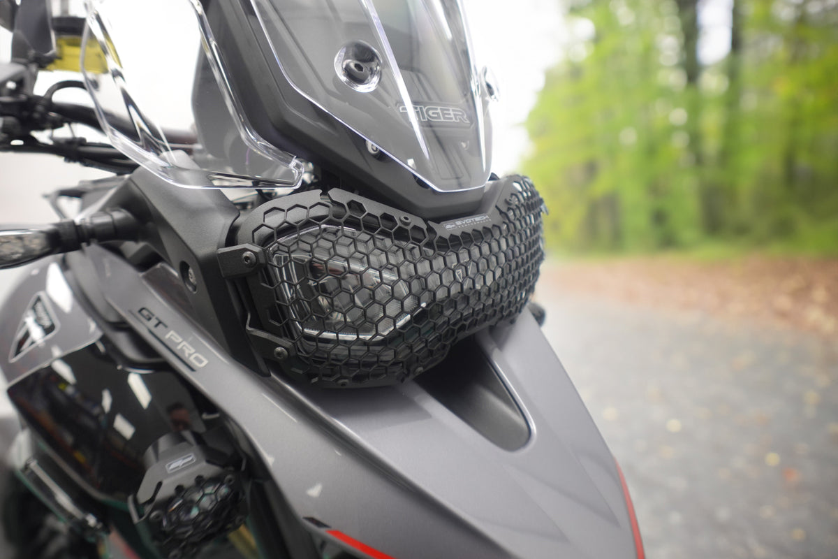 Grille de phare EVOTECH pour TRIUMPH TIGER 900 GT - vue de montage
