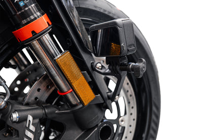 Vue du support caméra embarquée EVOTECH sur KTM 790 DUKE