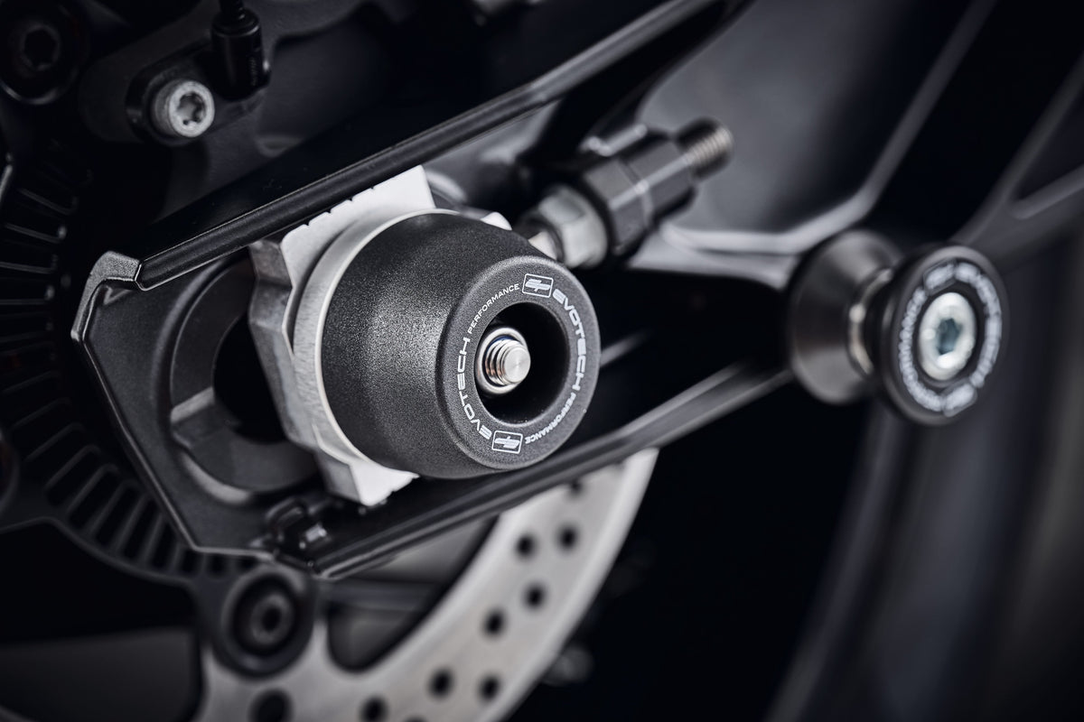 Protection d'axe de roue EVOTECH montée sur KTM 790 DUKE (2027+) - vue 3