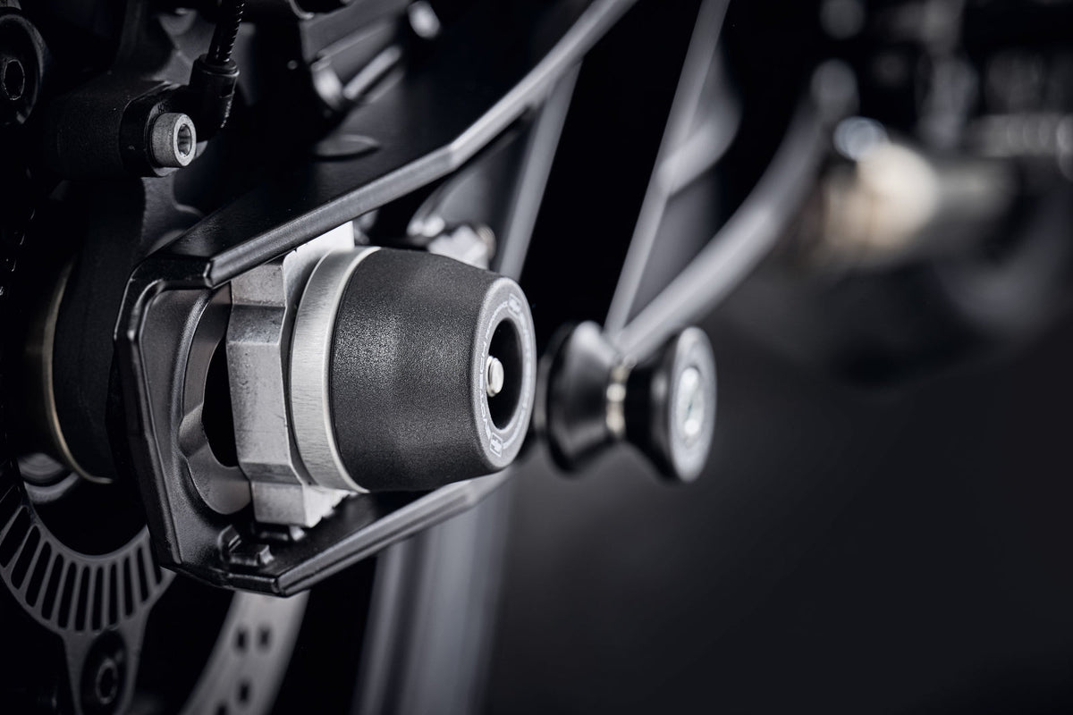 Protections de Bras Oscillant EVOTECH montées sur KTM 790 DUKE