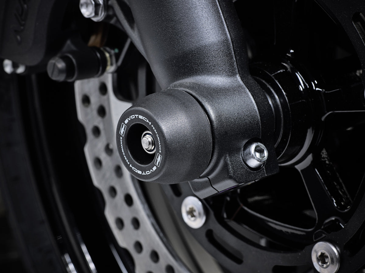Protection d'axe de roue avant EVOTECH montée sur KAWASAKI Z650 / S (2026+) - vue 2