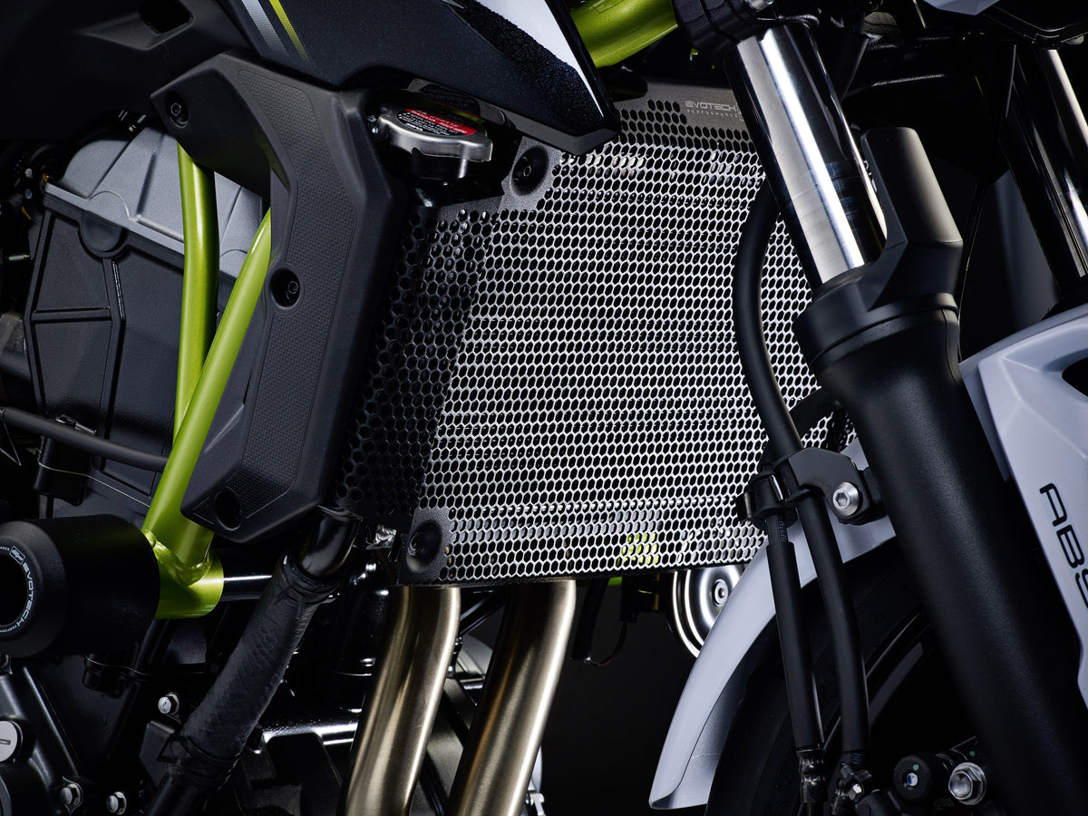 Grille de Radiateur EVOTECH montée sur KAWASAKI Z650 / S
