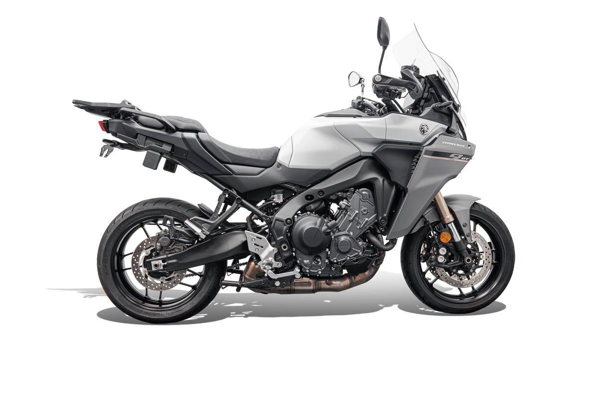 Support de plaque EVOTECH PERFORMANCE monté sur YAMAHA TRACER 9 (2025+) - vue 3