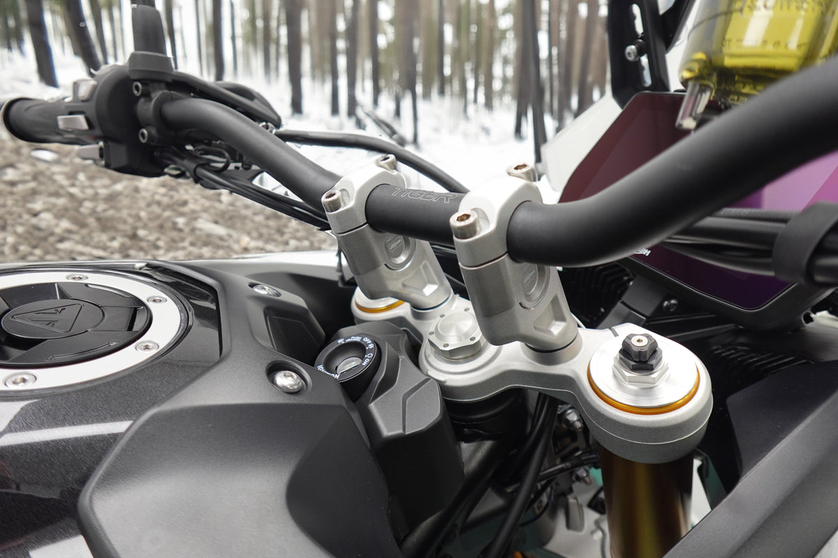 Rehausse de guidon EVOTECH montée sur TRIUMPH TIGER 900