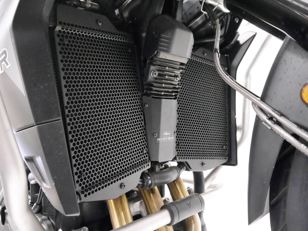 Grille de radiateur EVOTECH montée sur TRIUMPH TIGER 900