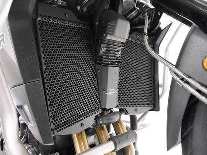 Grille de radiateur EVOTECH montée sur TRIUMPH TIGER 900