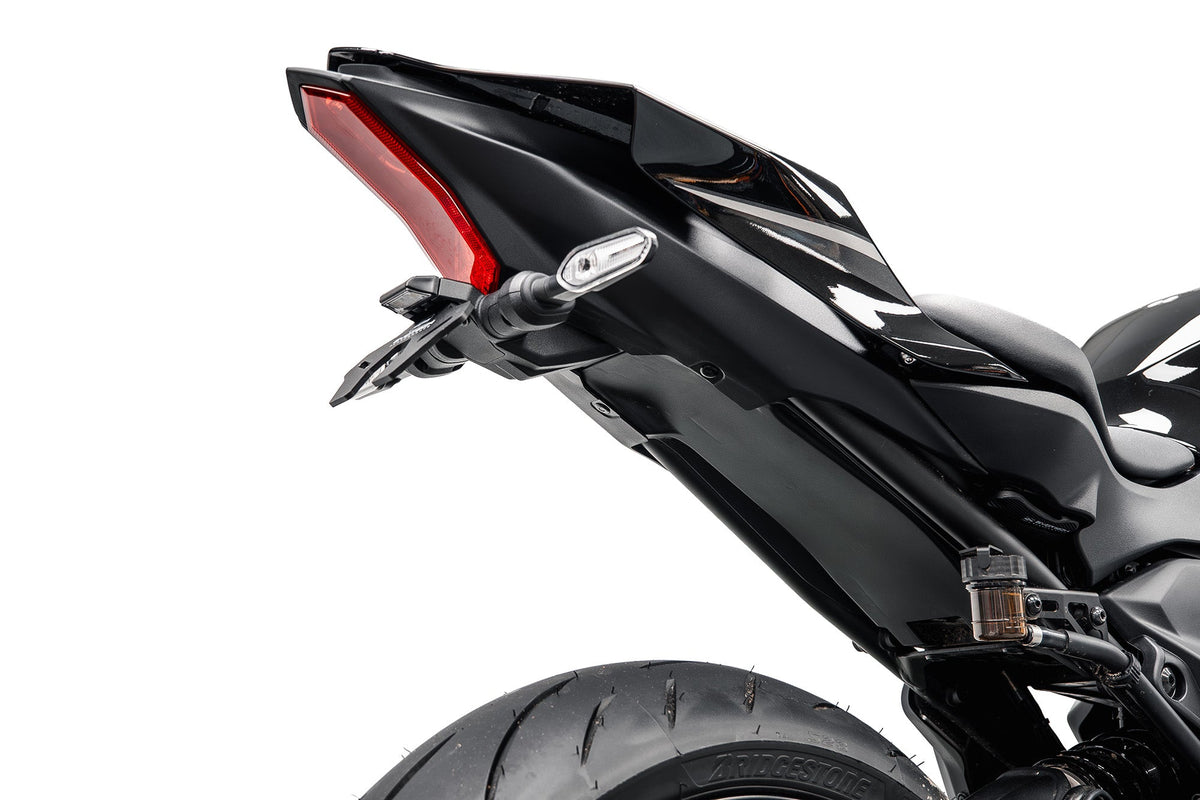 Support de plaque EVOTECH monté sur YAMAHA R7 2026 - détail