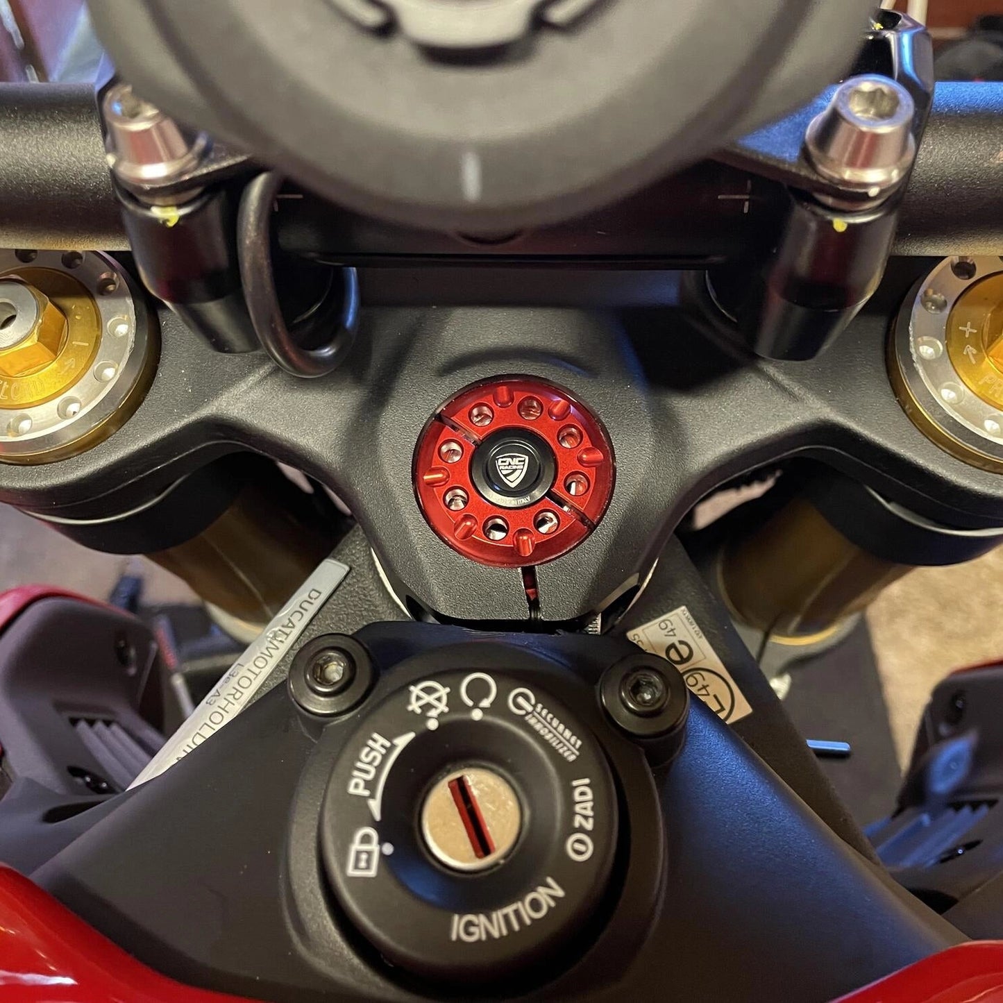 Écrou de Té de Fourche CNC RACING | DUCATI STREETFIGHTER V2 / S (2025+)