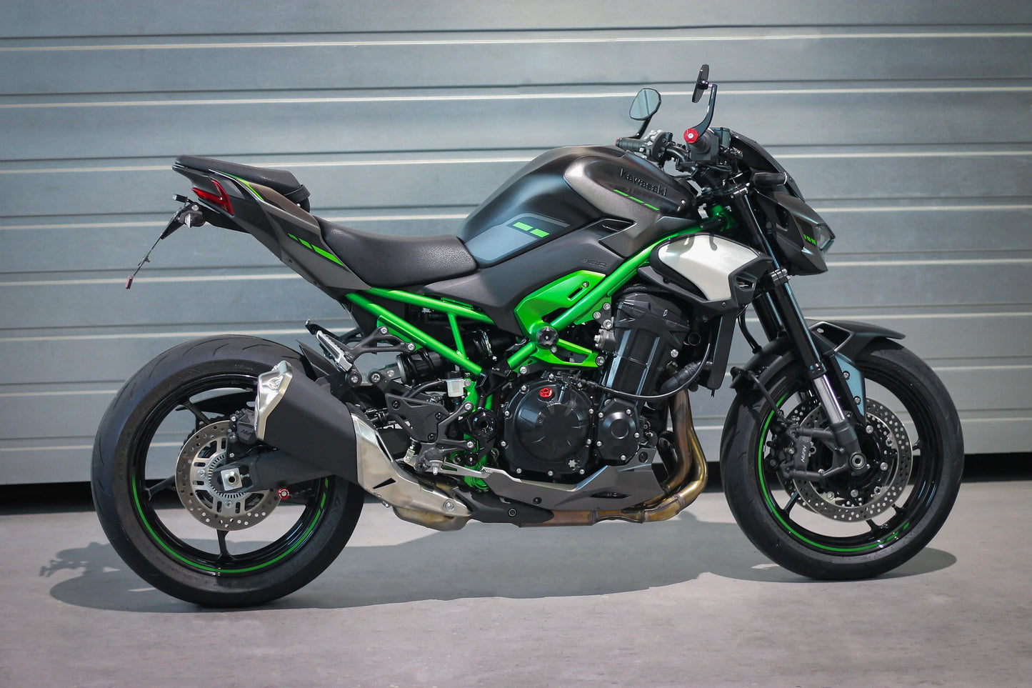 Support de Plaque Court MG BIKETEC | KAWASAKI Z900 (2025+)