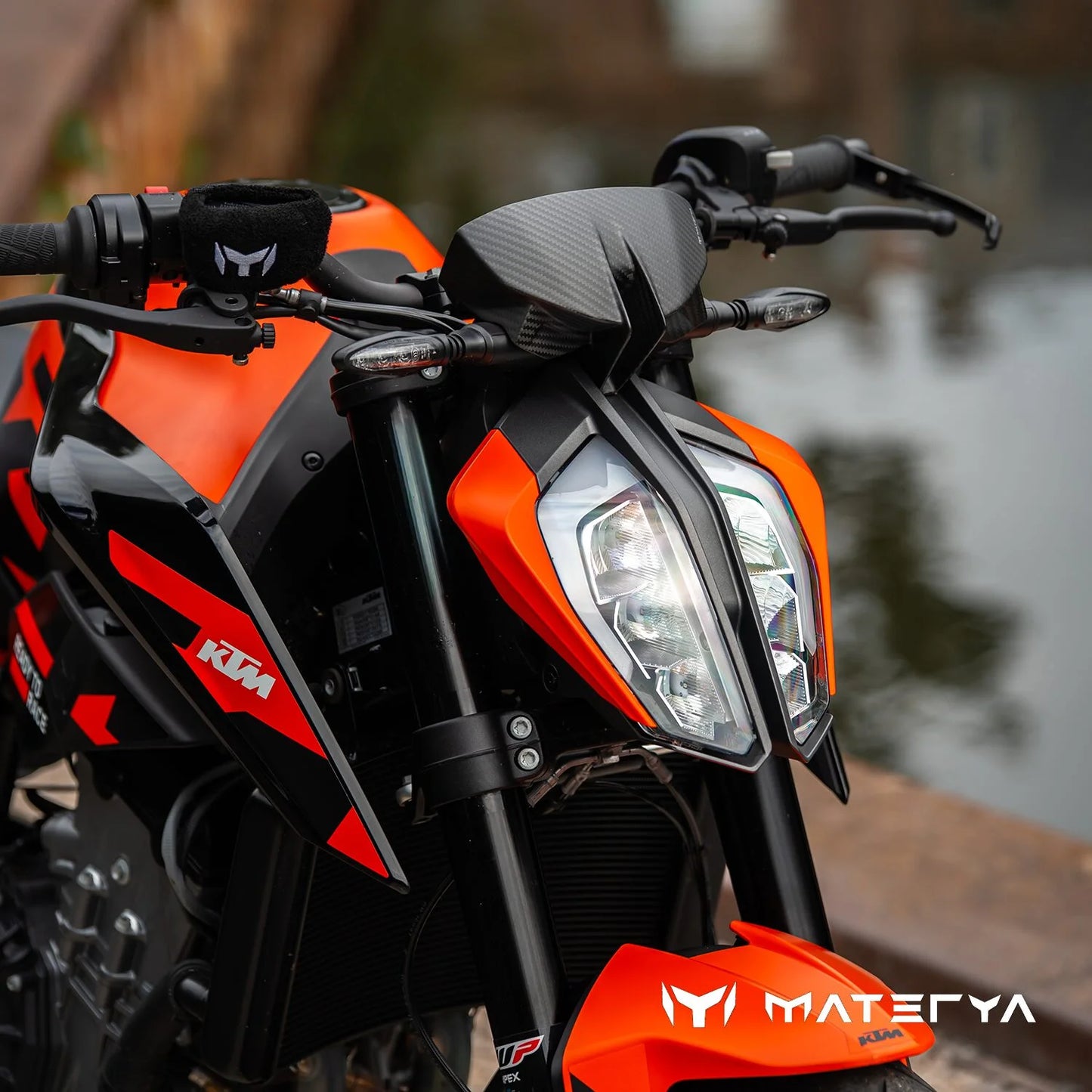 Couverture de Compteur en Carbone MATERYA | KTM DUKE 790 / 890 / 890R