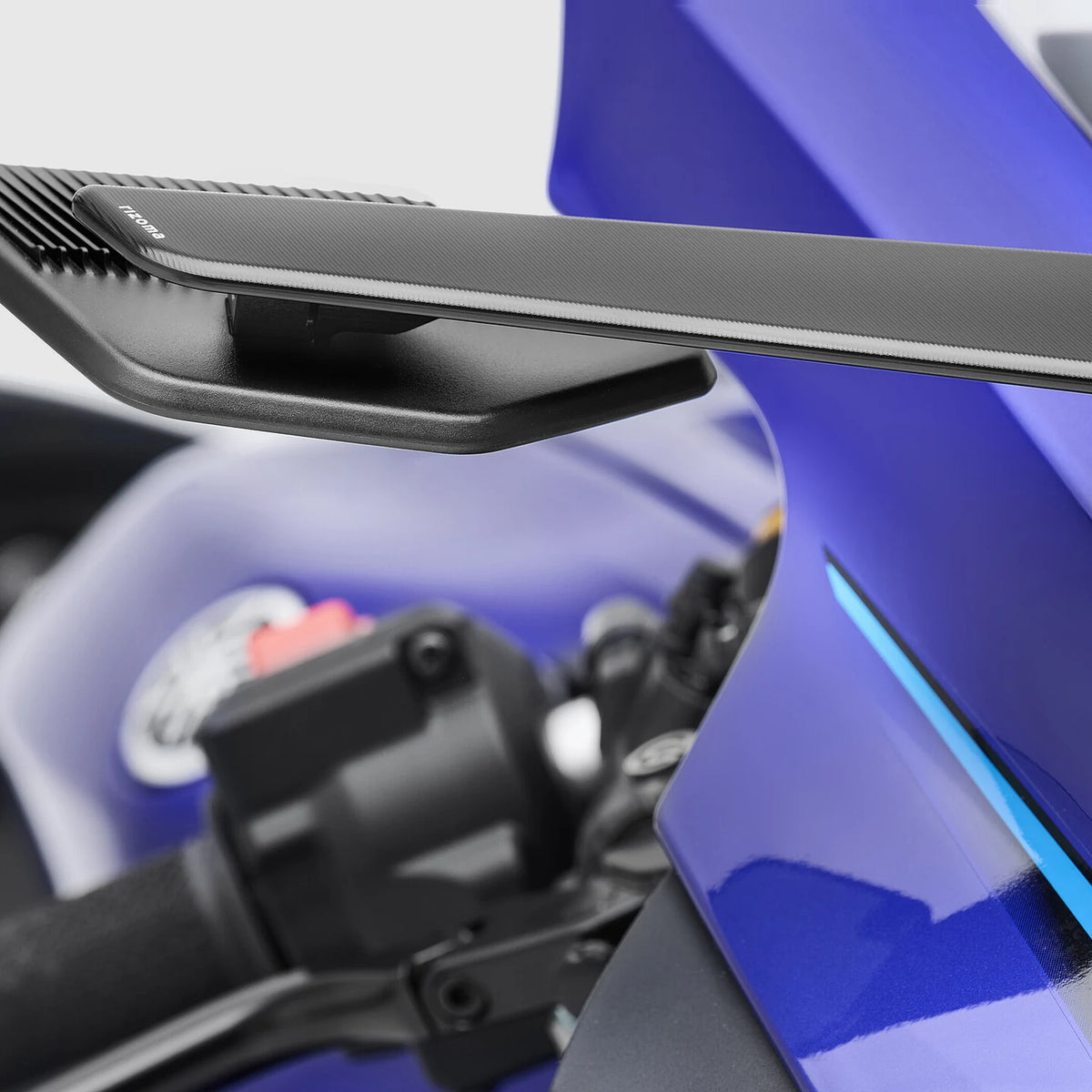 Rétroviseurs RIZOMA STEALTH BSS020 montés sur YAMAHA R7 2026 - détail arrière