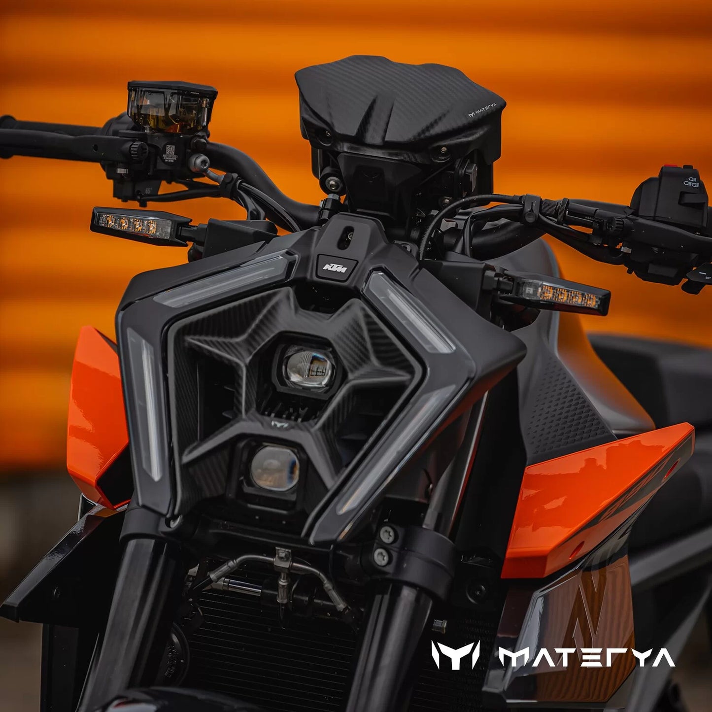 MATERYA Carbon-Zählerabdeckung | KTM DUKE 990