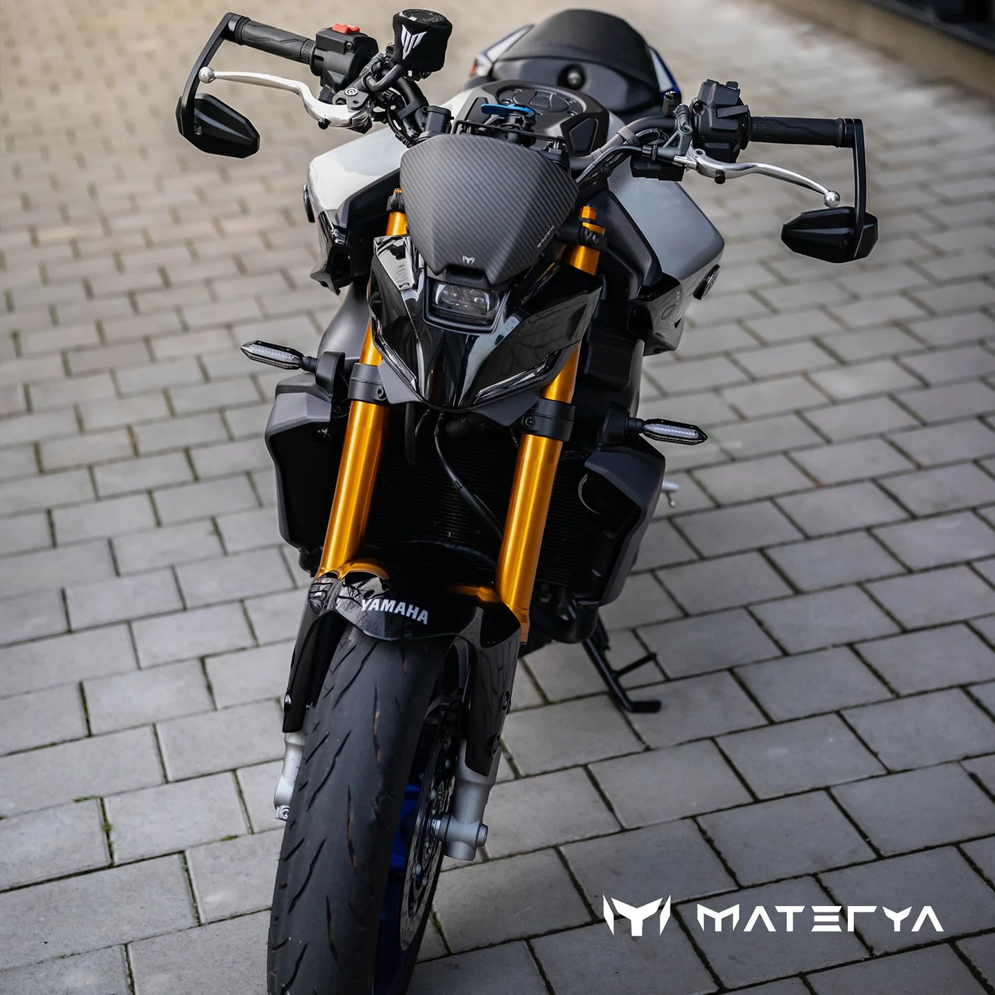 MATERYA Matte Carbon Windshield | YAMAHA MT09 (2024+)