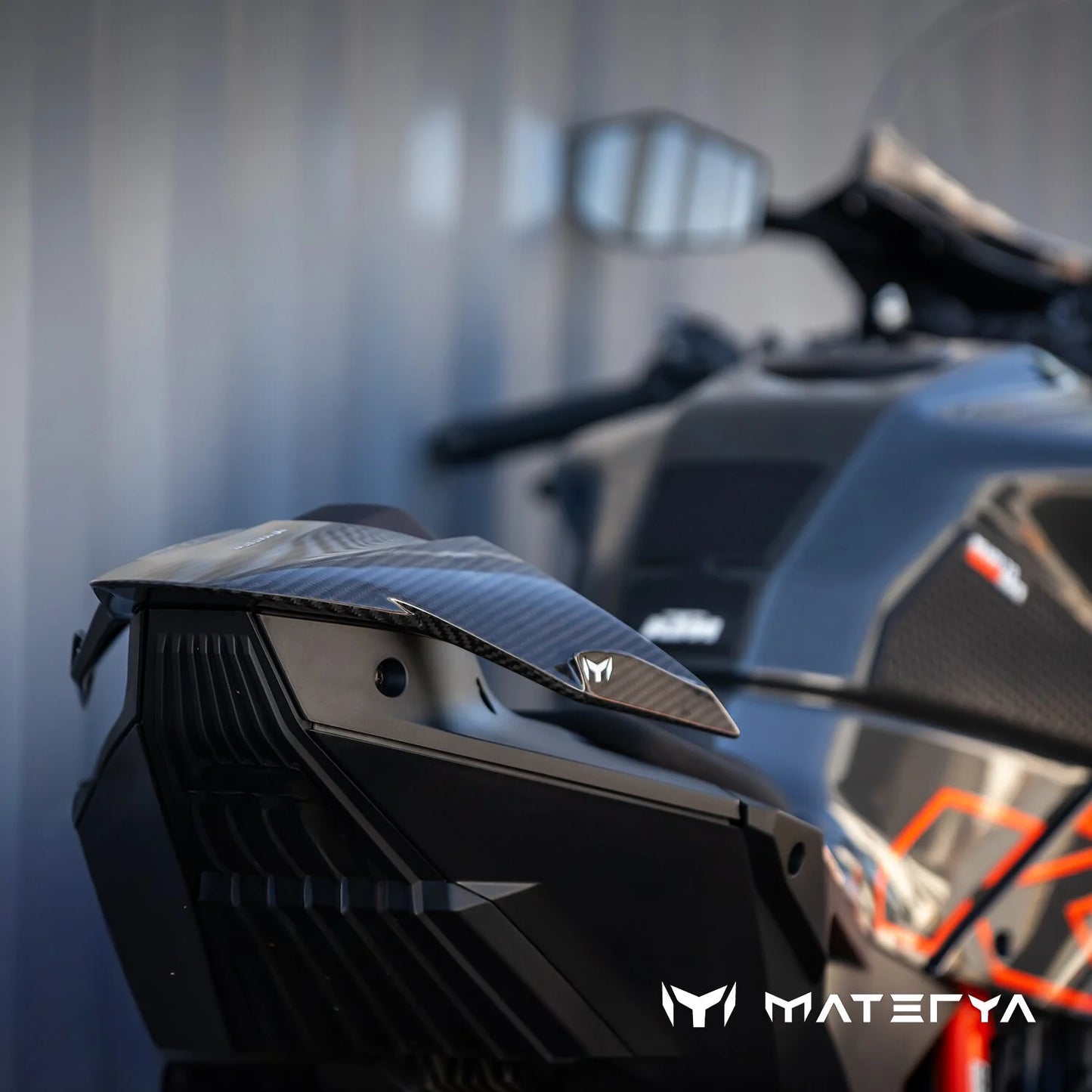 Capot de Selle en Carbone Brillant MATERYA | KTM 990 RC R (2026+)