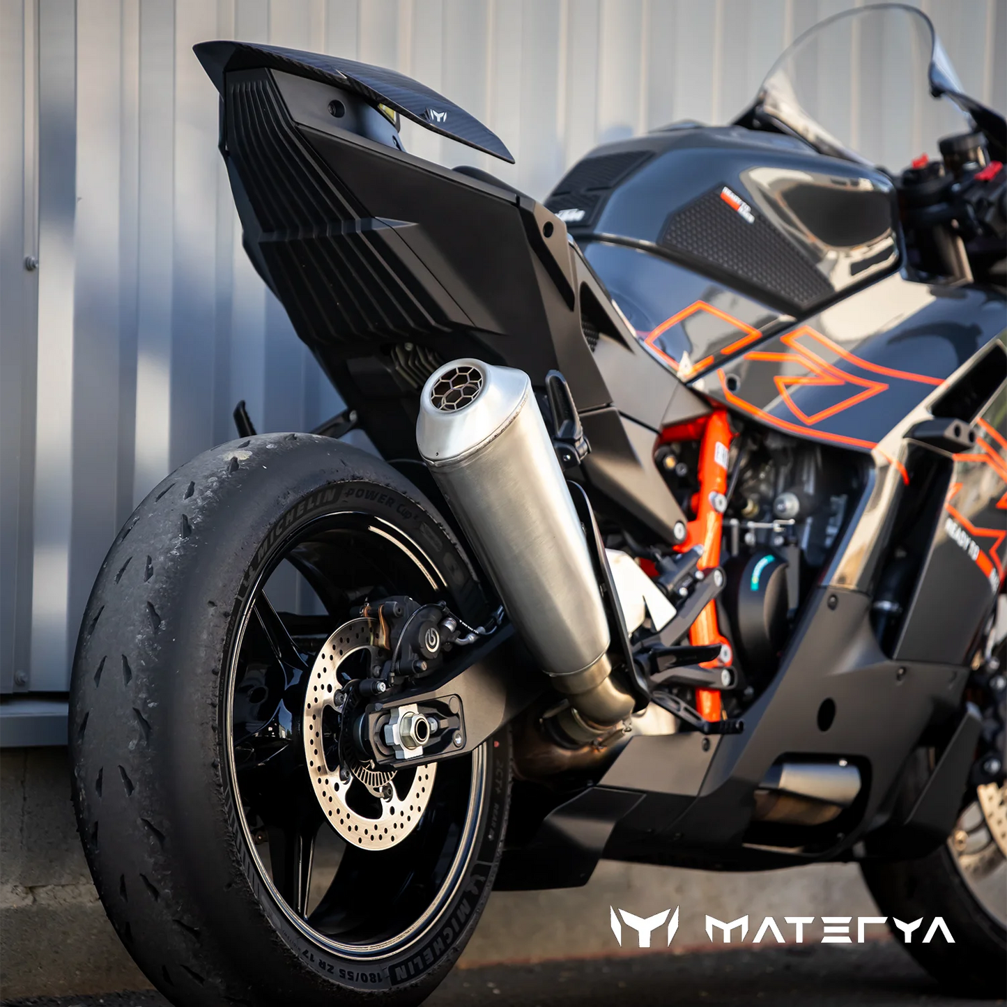 Capot de Selle en Carbone Brillant MATERYA | KTM 990 RC R (2026+)