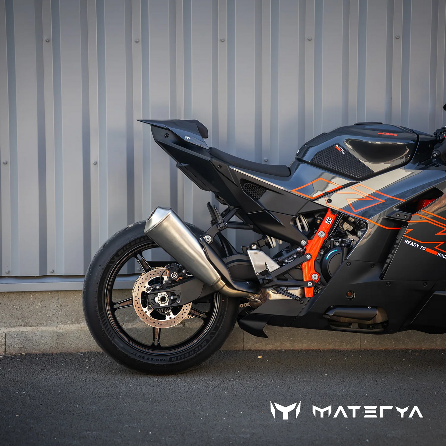 Capot de Selle en Carbone Brillant MATERYA | KTM 990 RC R (2026+)