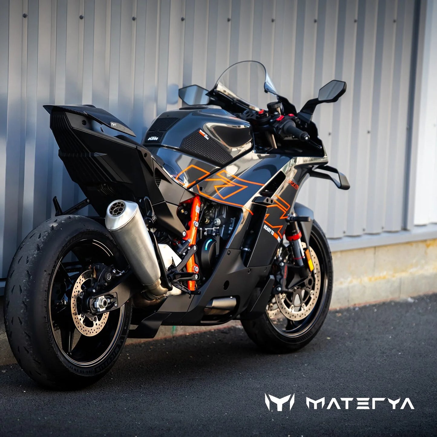 Capot de Selle en Carbone Brillant MATERYA | KTM 990 RC R (2026+)