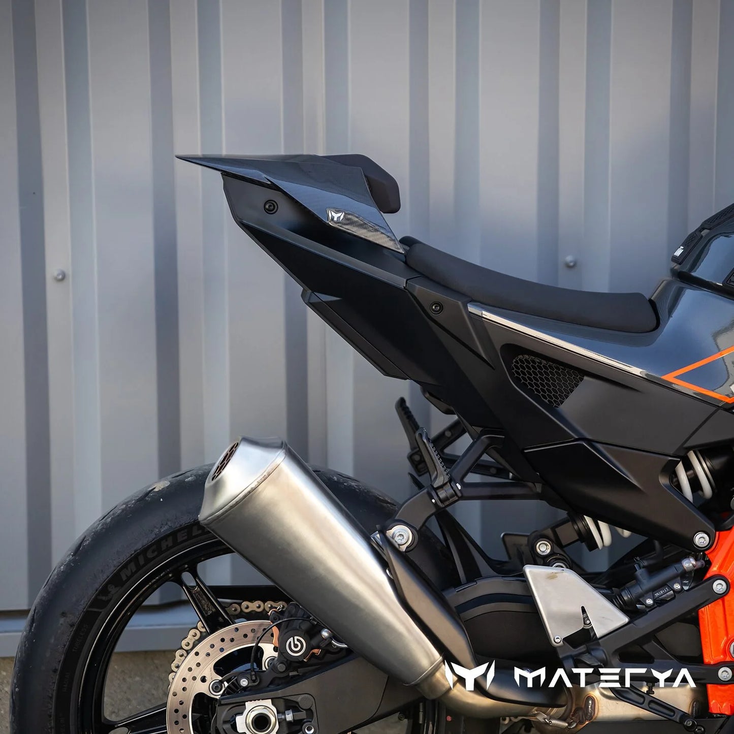 Capot de Selle en Carbone Brillant MATERYA | KTM 990 RC R (2026+)
