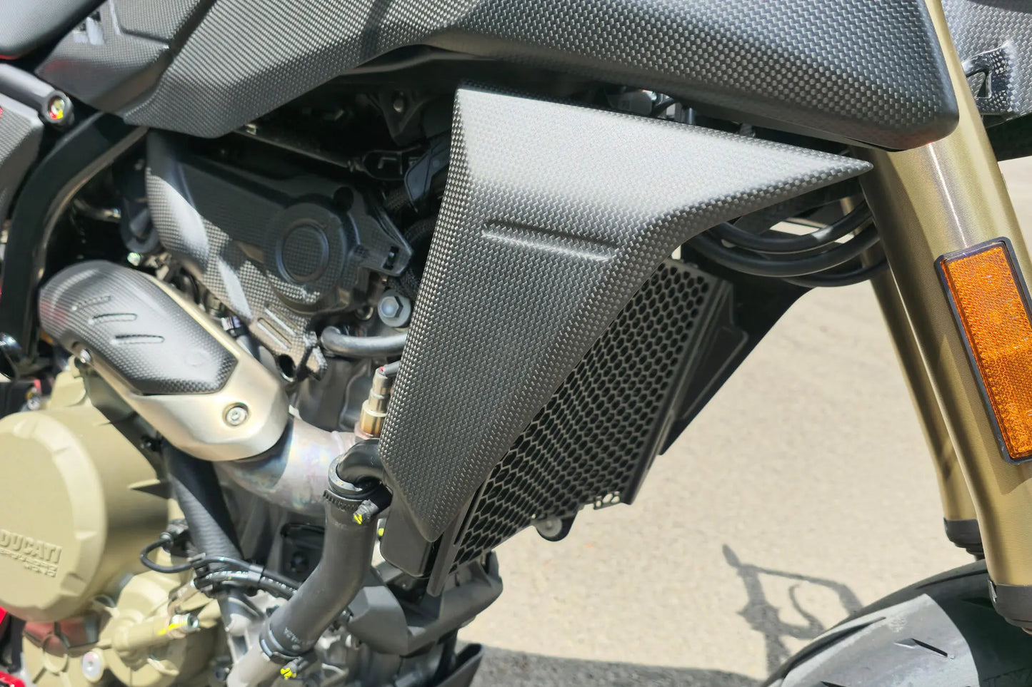 Écopes de Radiateur en Carbone CNC RACING | DUCATI HYPERMOTARD 698 MONO / RVE