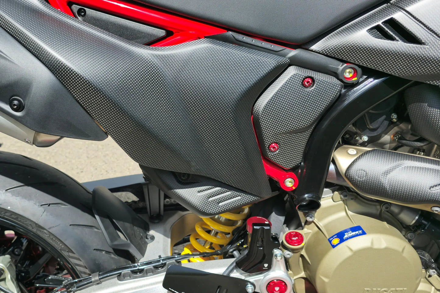 Caches Latéraux de Cadre Carbone CNC RACING | DUCATI HYPERMOTARD 698 MONO / RVE