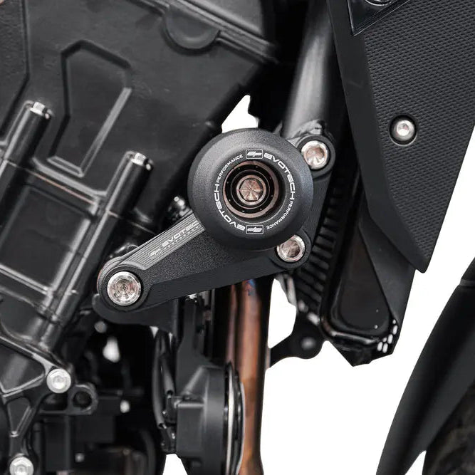 Gros plan sur le tampon de protection EVOTECH PERFORMANCE HONDA CB1000 GT (2026+)