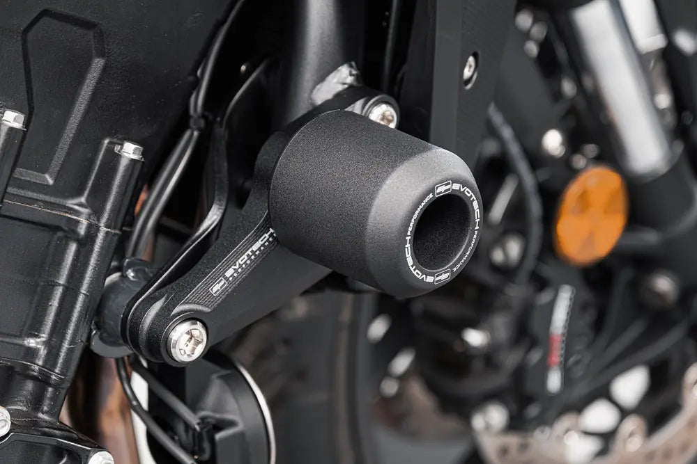 Détail de fixation de la protection de cadre EVOTECH PERFORMANCE HONDA CB1000 GT (2026+)